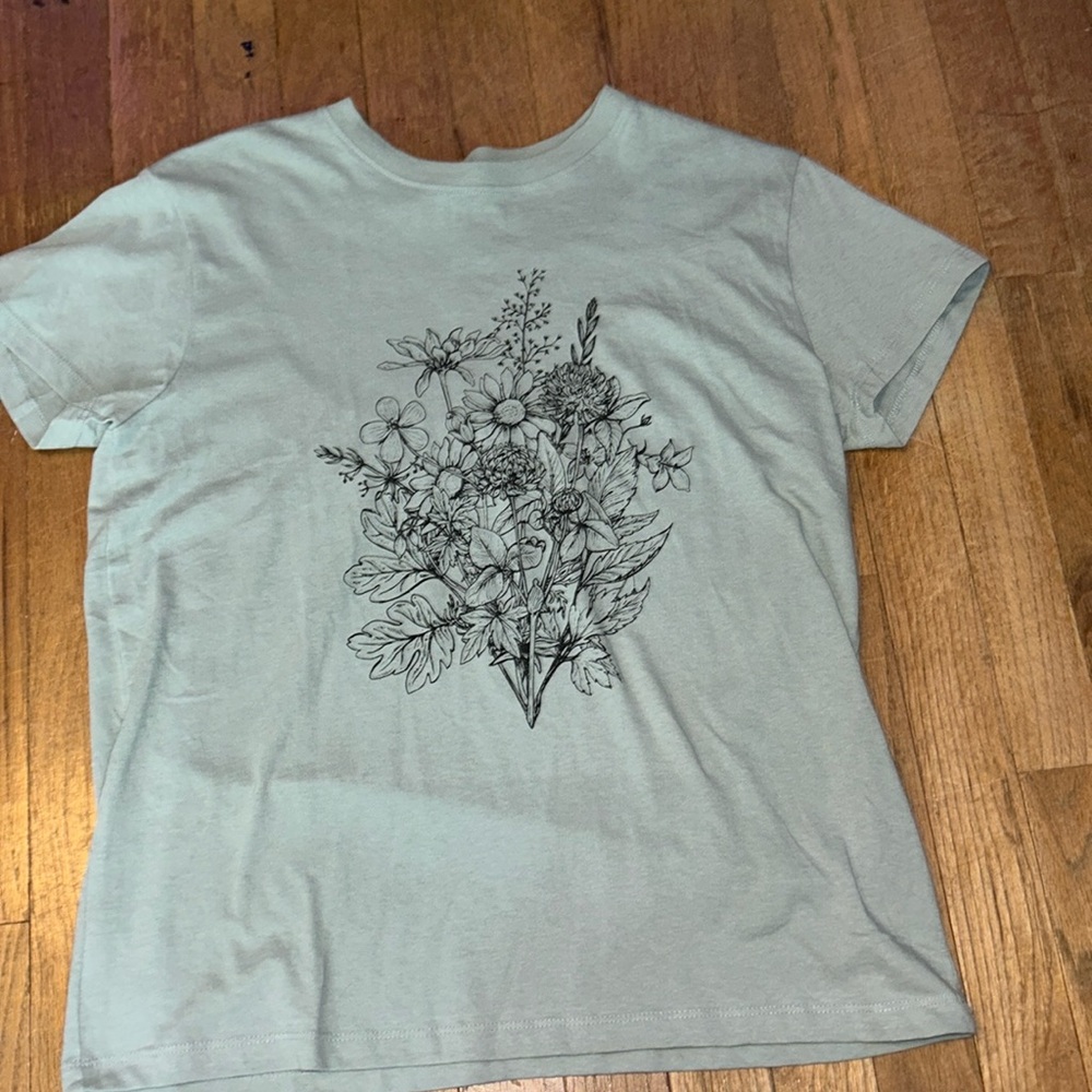 Tee shirt with flowers